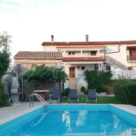 App Isabel Apartment Zminj Exterior photo