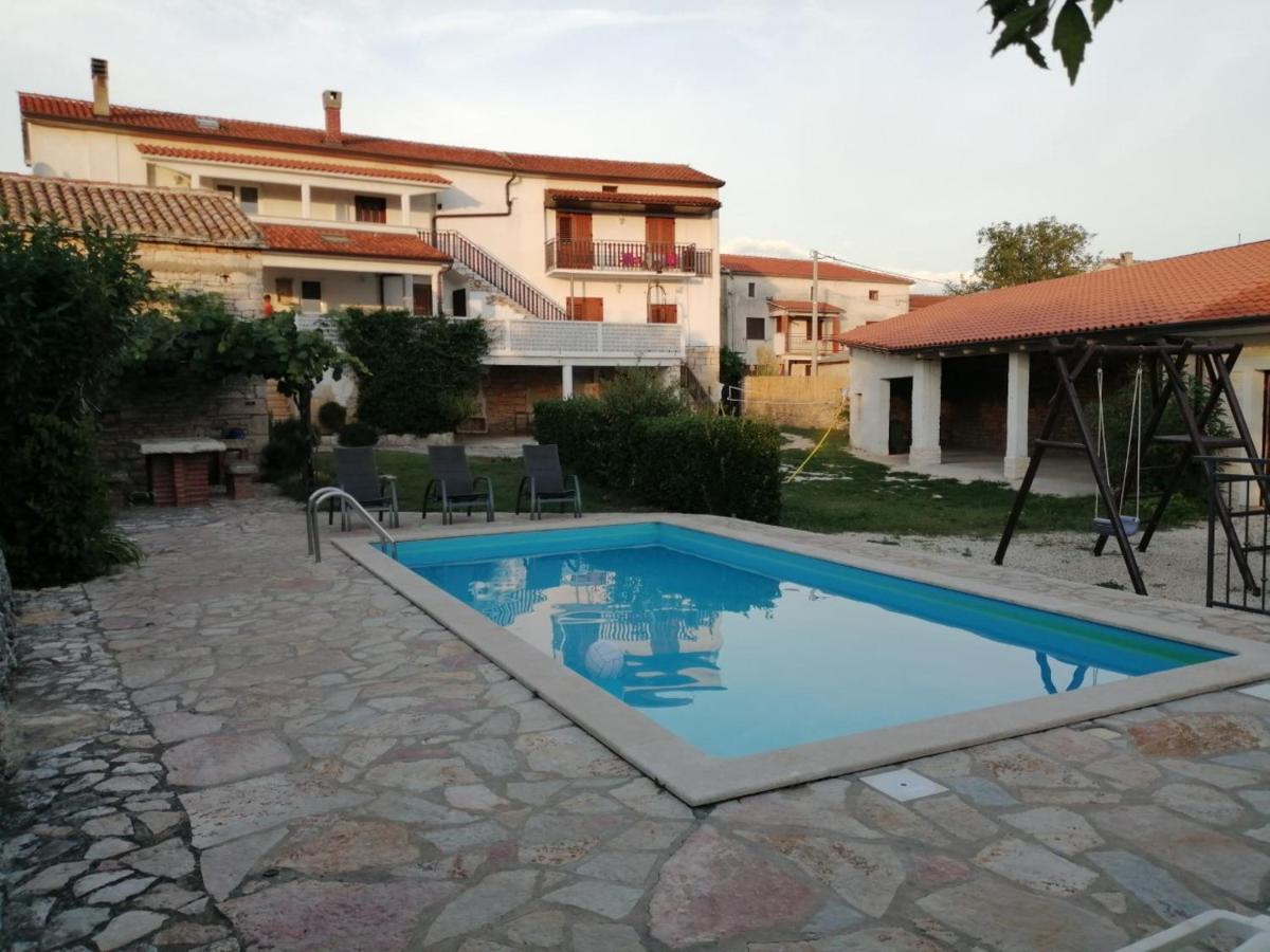 App Isabel Apartment Zminj Exterior photo
