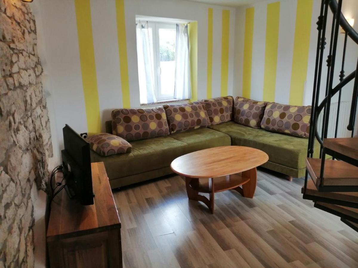 App Isabel Apartment Zminj Exterior photo