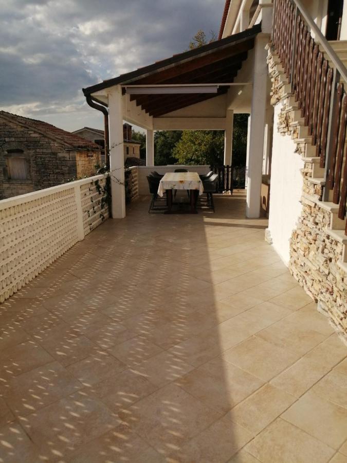 App Isabel Apartment Zminj Exterior photo